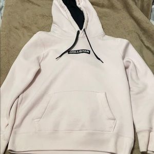 Guys Embroidered Logo Hoodie Hollister